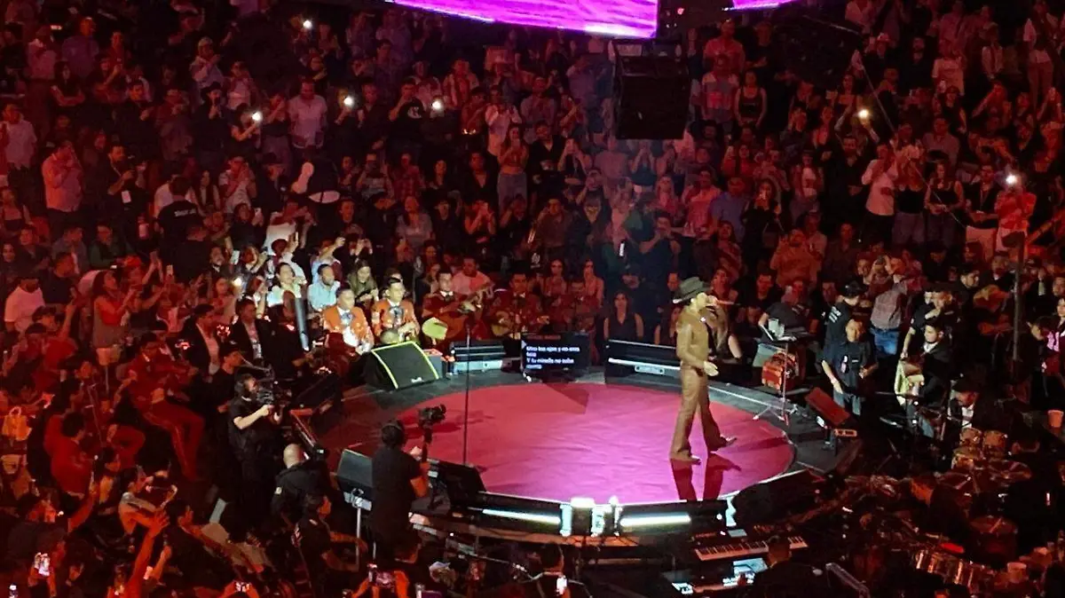 Christian Nodal en la Feria de Puebla